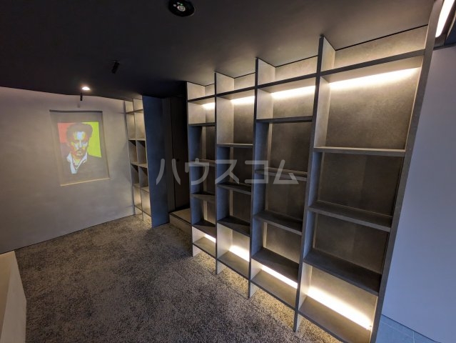 21/30 エントランス