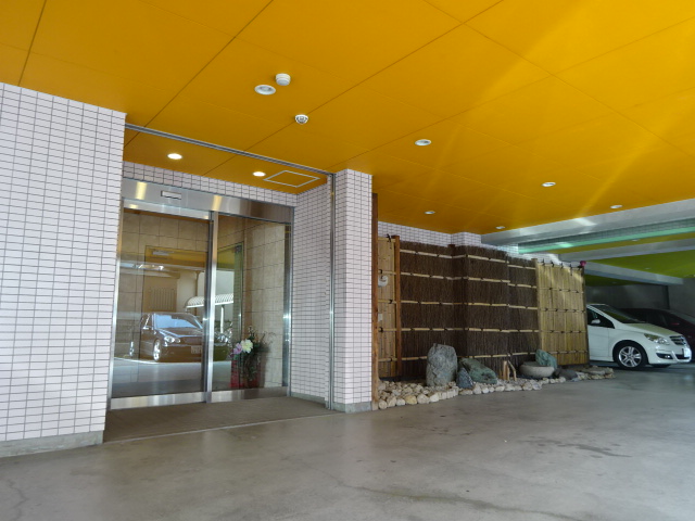 21/30 エントランス