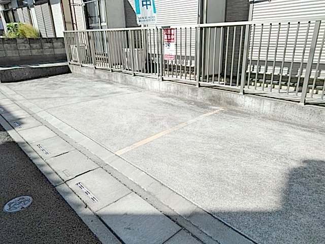 19/28 駐車場