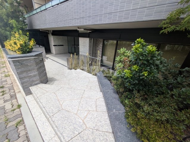 2/4 エントランス