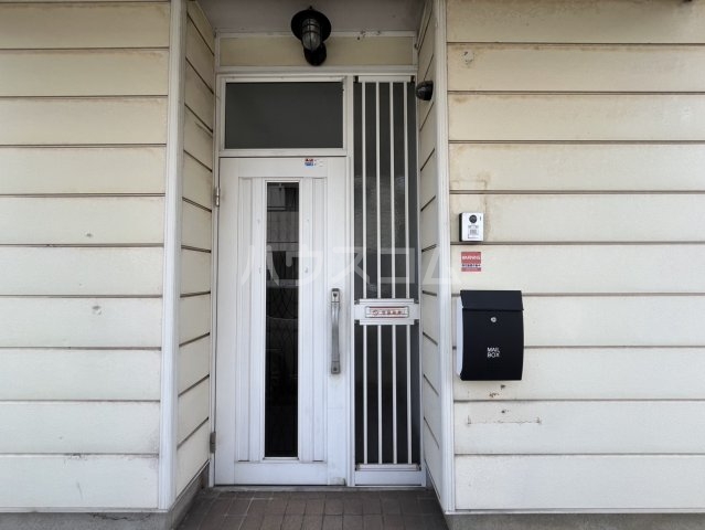 26/30 エントランス