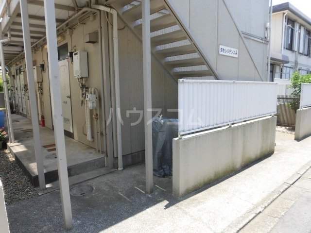 19/27 エントランス