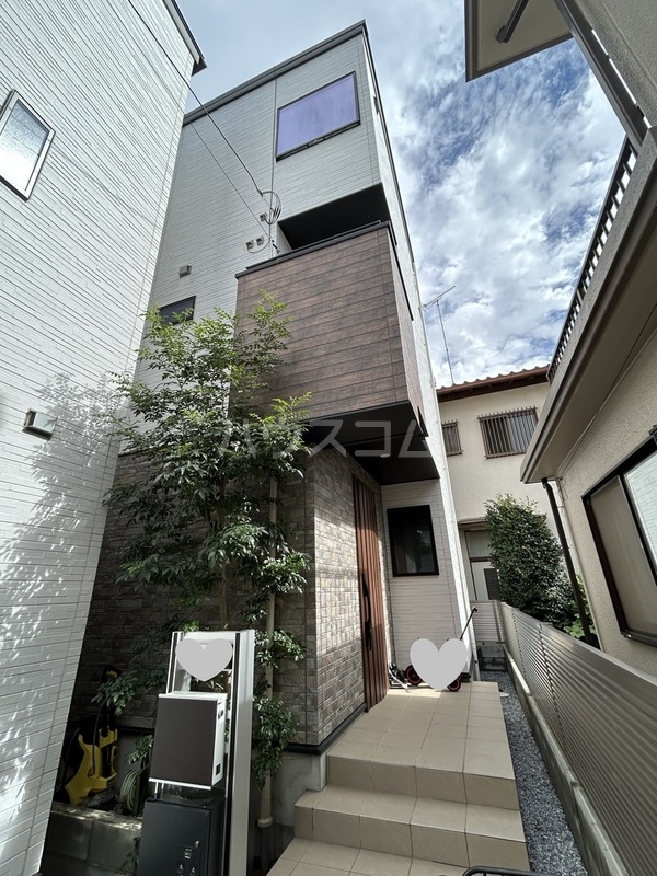 16/20 エントランス