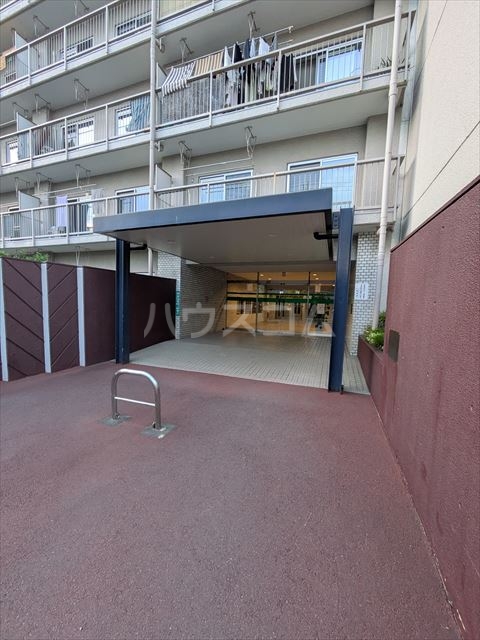 28/30 エントランス