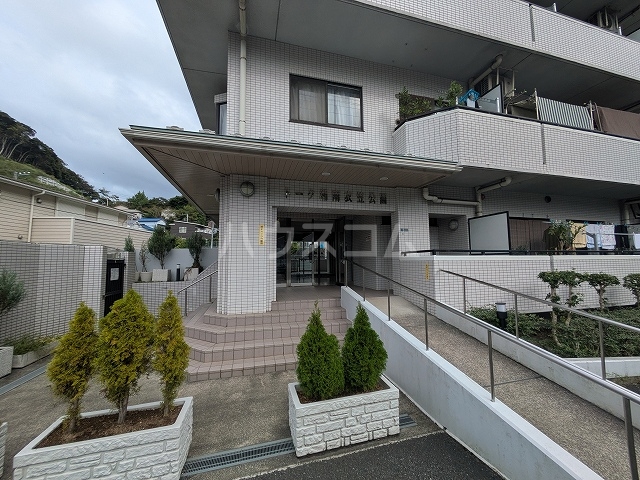 26/27 エントランス