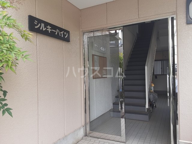 13/14 エントランス