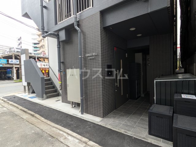 19/30 エントランス