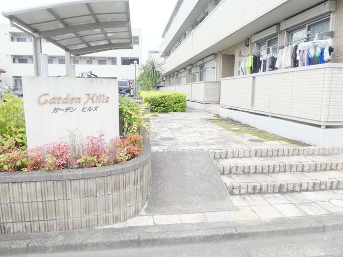 24/30 エントランス