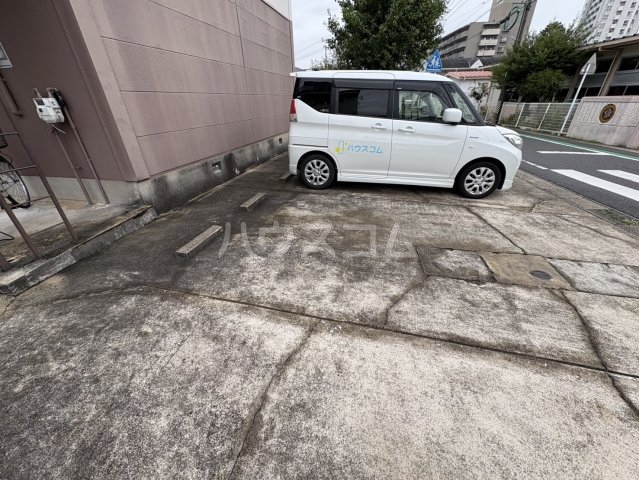 2/7 駐車場