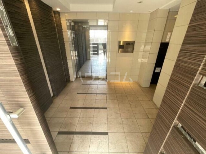 22/26 エントランス