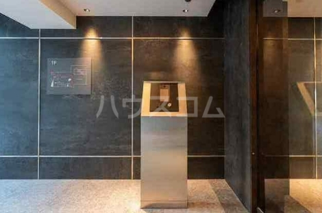 18/19 エントランス