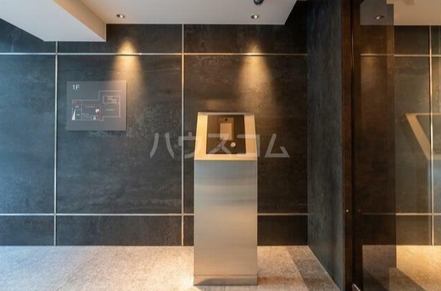 19/19 エントランス