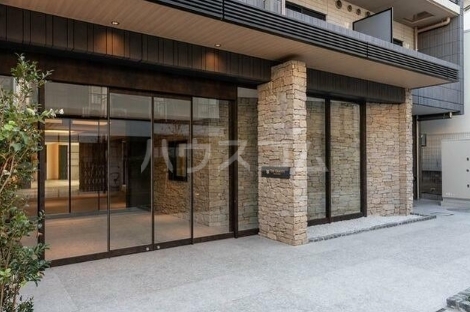 18/19 エントランス