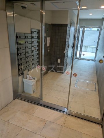 21/30 エントランス