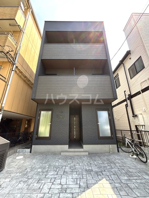 23/24 エントランス