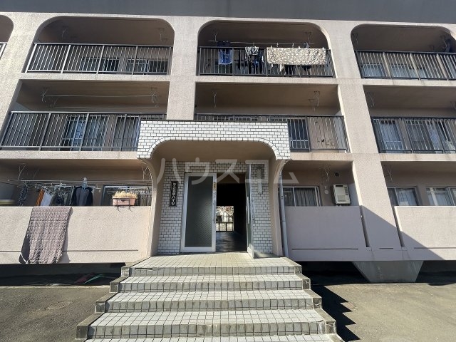 16/23 エントランス