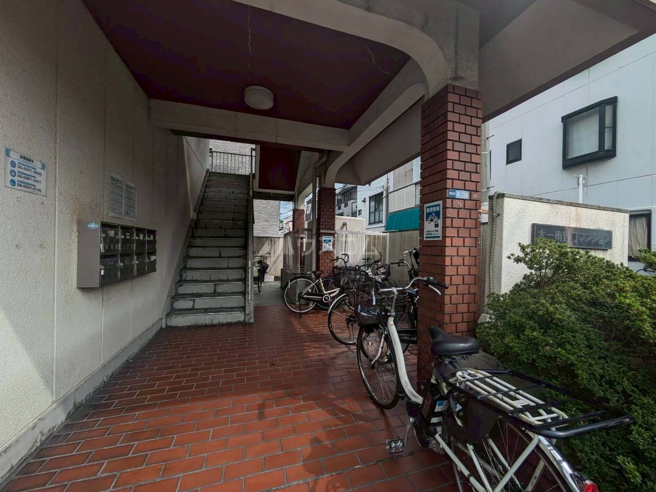 26/30 エントランス