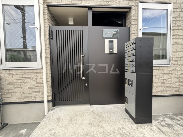 24/30 エントランス