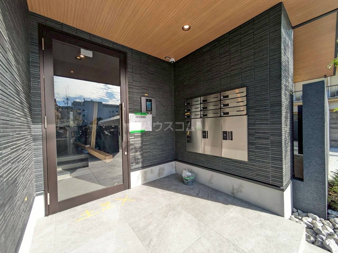 28/30 エントランス