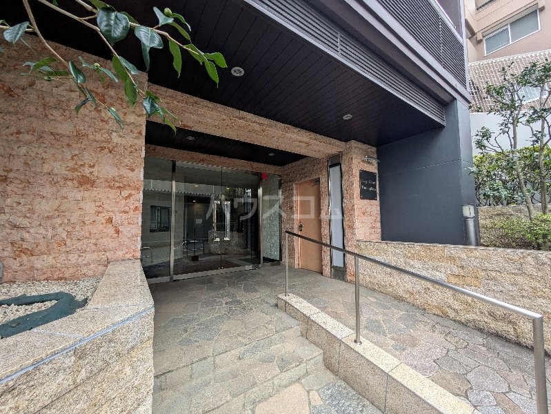 22/30 エントランス