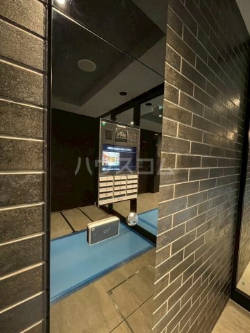 27/30 エントランス