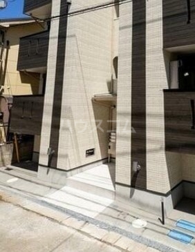 23/28 エントランス