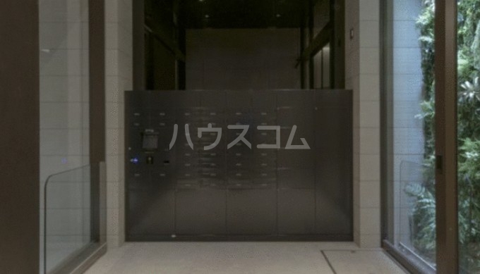 24/30 エントランス