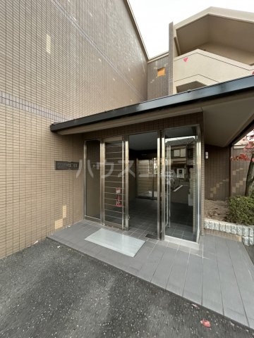 24/30 エントランス