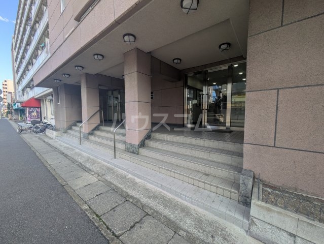 18/28 エントランス