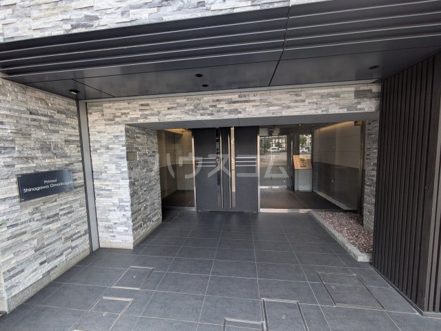 23/30 エントランス