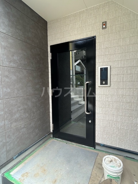 19/30 エントランス