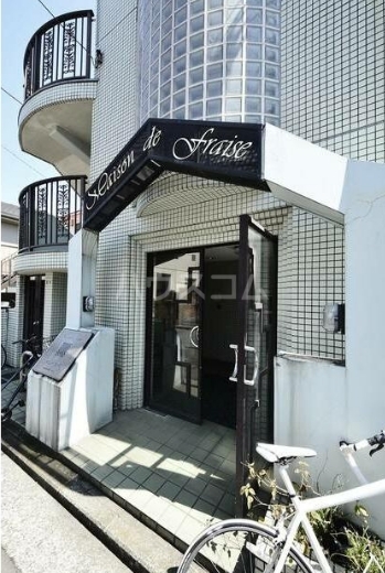 26/30 エントランス