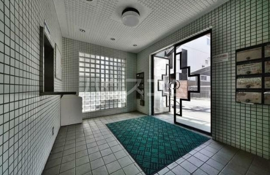 27/30 エントランス