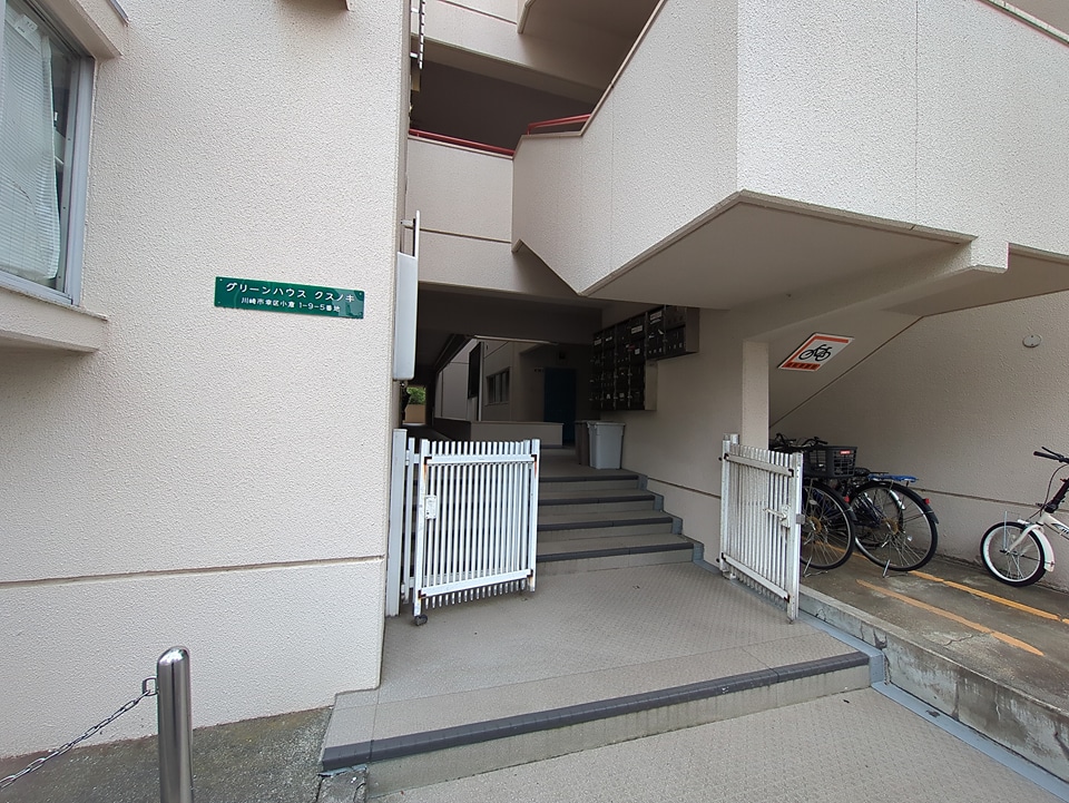 21/28 エントランス