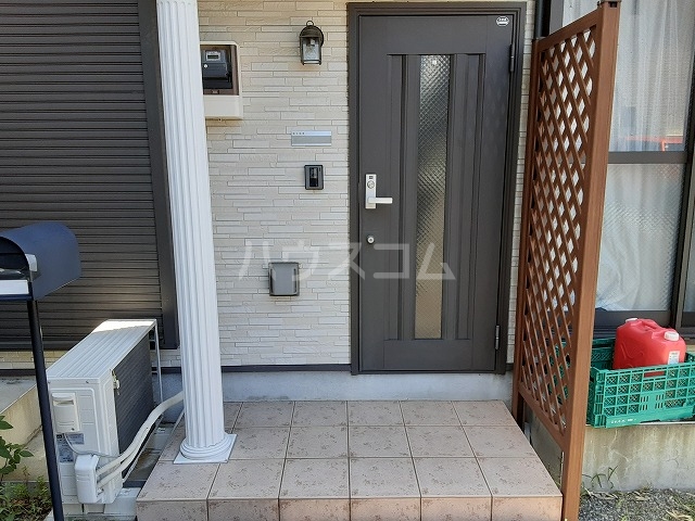 23/25 エントランス