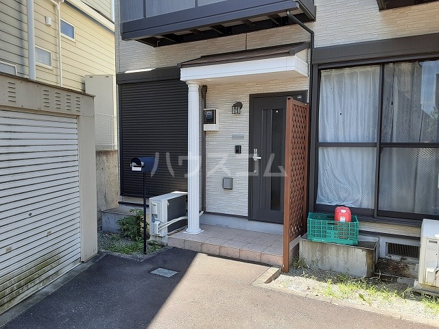 24/25 エントランス