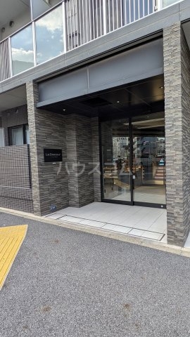 18/29 エントランス