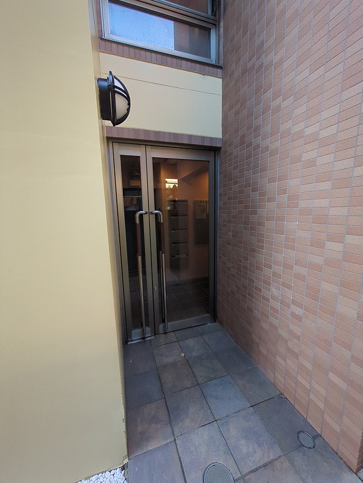 22/25 エントランス