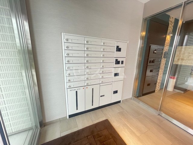 28/30 エントランス