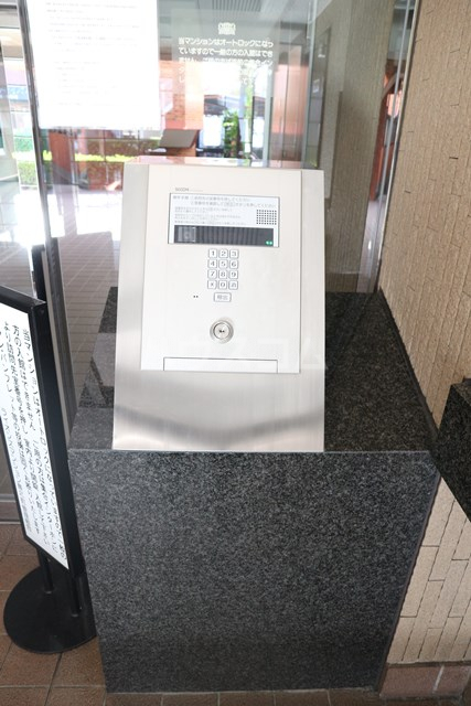 16/27 エントランス