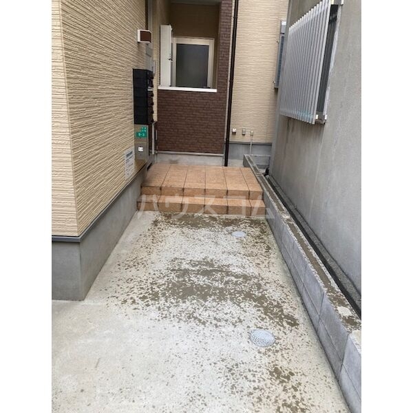 14/23 エントランス