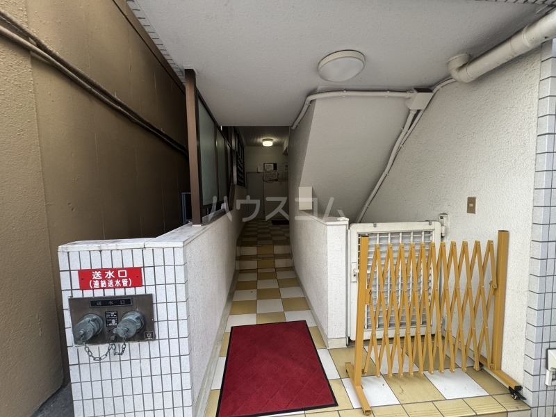 2/5 エントランス