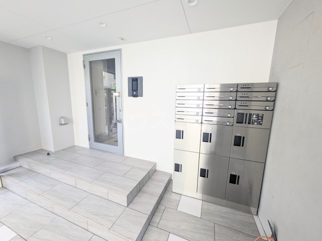 24/30 エントランス