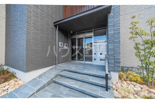 22/23 エントランス