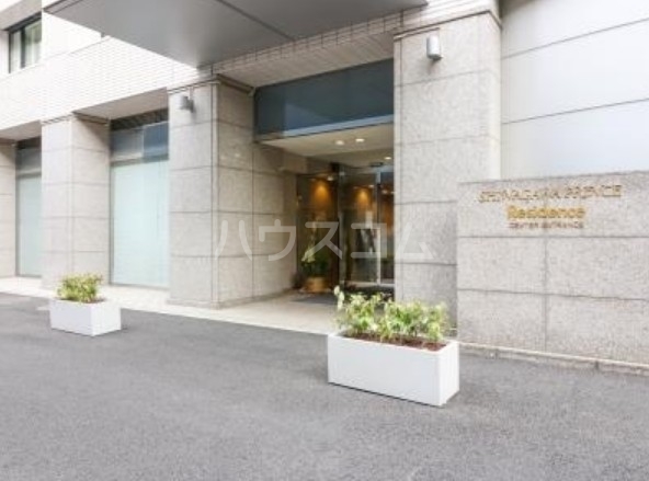 26/30 エントランス