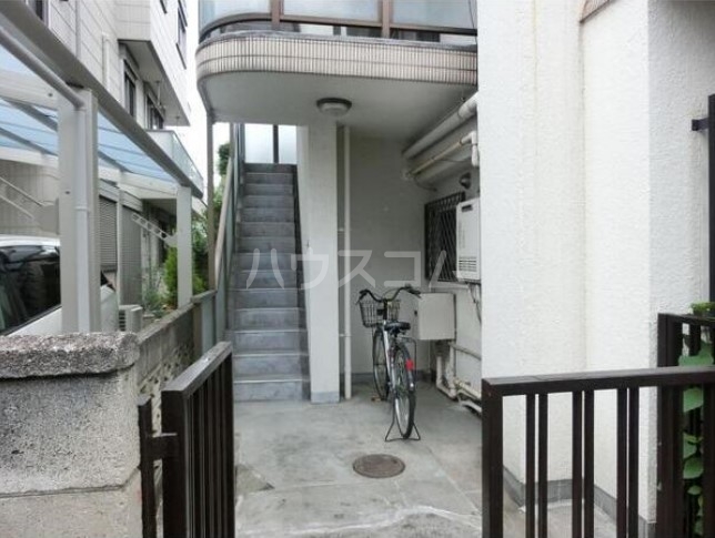 16/26 エントランス