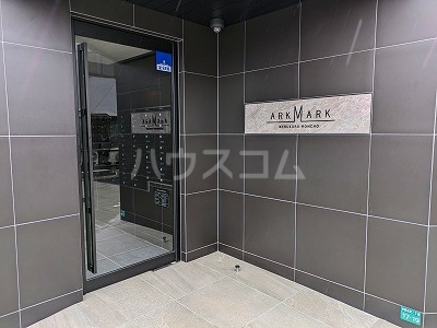 23/30 エントランス