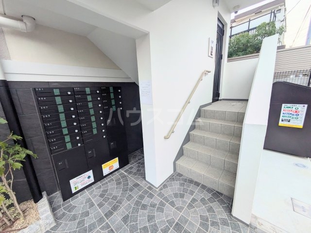 21/30 エントランス