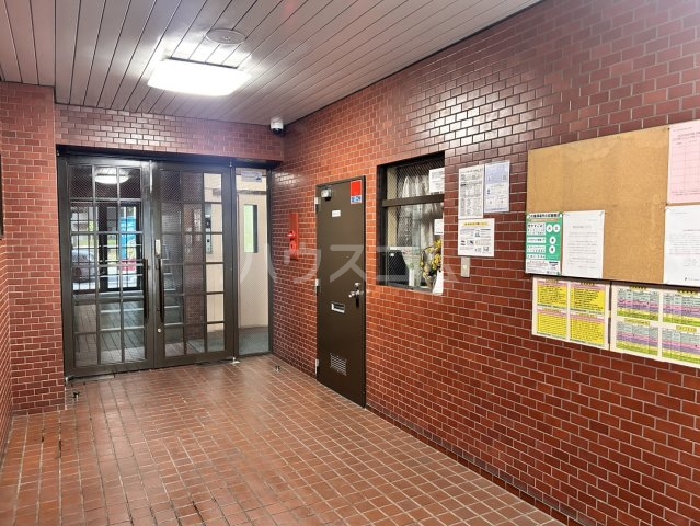 28/30 エントランス