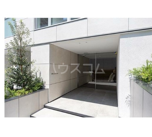 26/29 エントランス